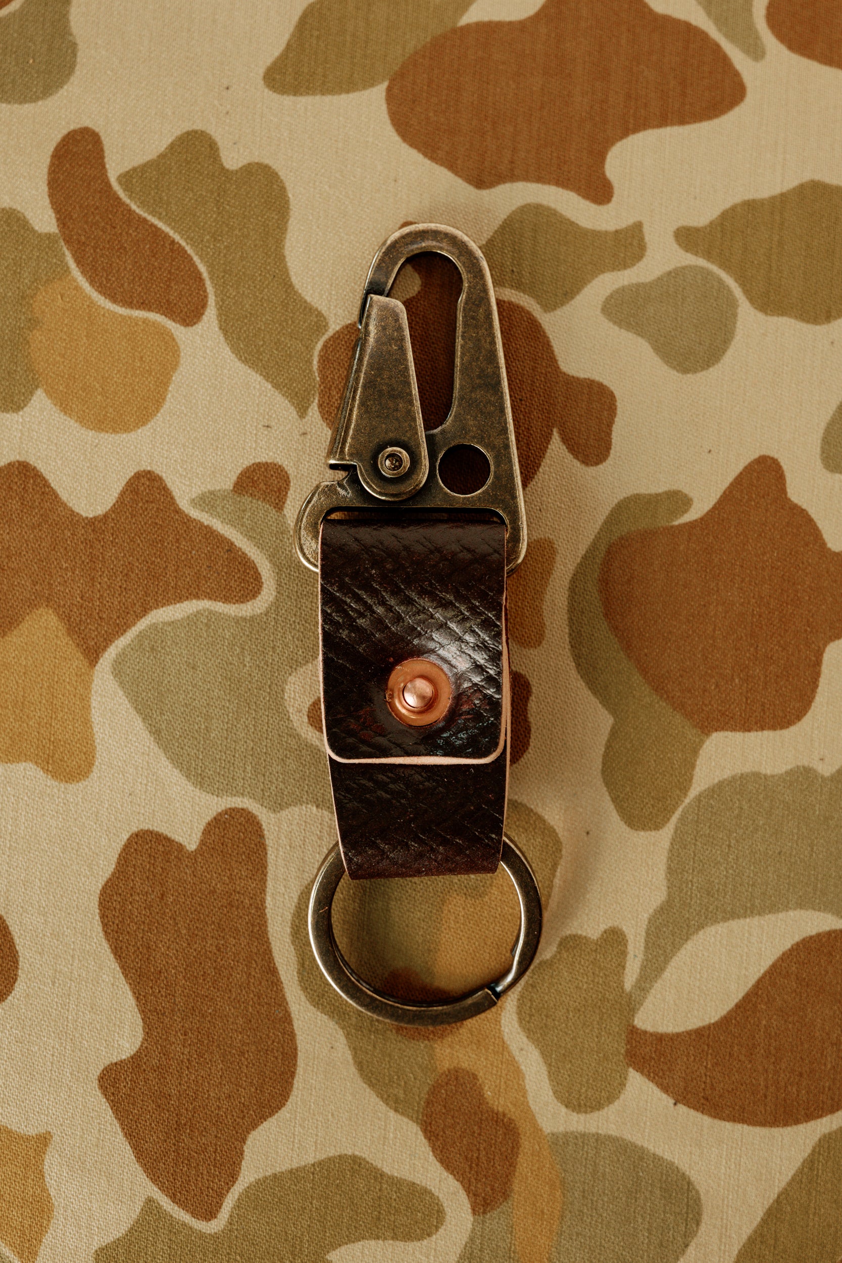 Key Clip - Dark Cognac Hatchgrain Shell Cordovan